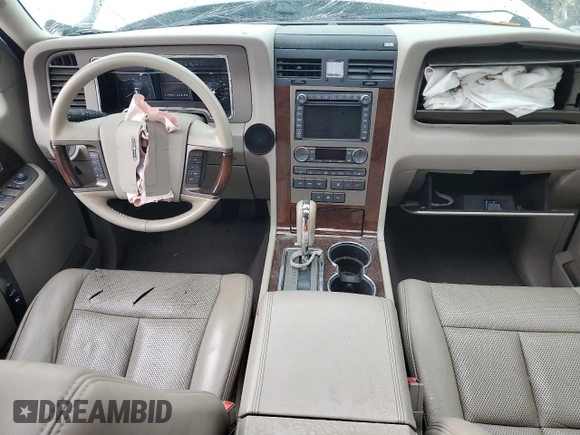 2014 Lincoln Navigator z VIN 5LMJJ2J51EEL08112, wystawiony jako Copart lot #54723164 z przebiegiem 135 575 mil mil oraz Szkoda całkowita • Salvage title. Historia ofert i sprzedaży dostępna na DreamBid. Obrazek 8.