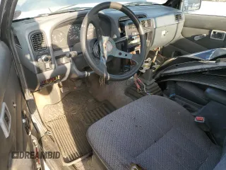 1996 Nissan Frontier XE z VIN 1N6SD16S4TC308641, wystawiony jako Copart lot #77328574 z przebiegiem Nie podano mil oraz Szkoda całkowita • Salvage title. Historia ofert i sprzedaży dostępna na DreamBid. Obrazek 8.