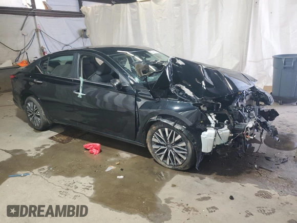 2025 Nissan Altima SV with VIN 1N4BL4DW5SN331724, listed as a Copart auction lot 45420375 with 13,707 mi miles and Salvage Title. Bid and sale history available at DreamBid. Image 4.