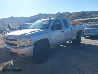2010 Chevrolet Silverado 1500 LT with VIN 1GCSKSE35AZ261428, listed as a IAAI auction lot 41643928 with 136,282 mi miles. Bid and sale history available at carsss.com. Image 17.