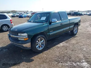 2002 Chevrolet Silverado 1500 LS with VIN 2GCEC19V721205954, listed as a IAAI auction lot 41401521 with 208,647 mi miles. Bid and sale history available at carsss.com. Image 16.