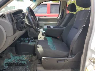 2012 Chevrolet Silverado 3500HD Work Truck z VIN 1GC4KZC81CF173884, wystawiony jako Copart lot #58372145 z przebiegiem 152 002 mil mil oraz Szkoda całkowita • Salvage title. Historia ofert i sprzedaży dostępna na DreamBid. Obrazek 7.