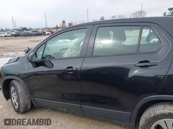2016 Chevrolet Trax LS with VIN KL7CJKSB3GB571885, listed as a IAAI auction lot 41881298 with 87,885 mi miles. Bid and sale history available at carsss.com. Image 14.