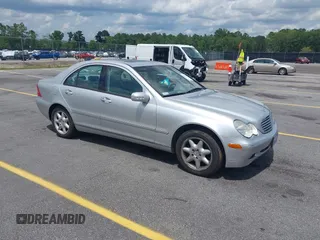 2002 Mercedes-Benz C 230/260/280/320 z VIN WDBRF61J92F276921, wystawiony jako IAAI lot #42507459 z przebiegiem 120 560 mil mil oraz . Historia ofert i sprzedaży dostępna na DreamBid. Obrazek 1.