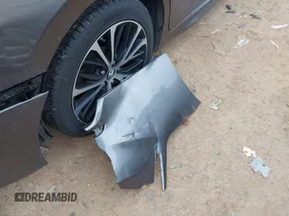 2018 Toyota Camry LE z VIN 4T1B11HK3JU630411, wystawiony jako IAAI lot #41423338 z przebiegiem 134 959 mil mil oraz . Historia ofert i sprzedaży dostępna na DreamBid. Obrazek 12.