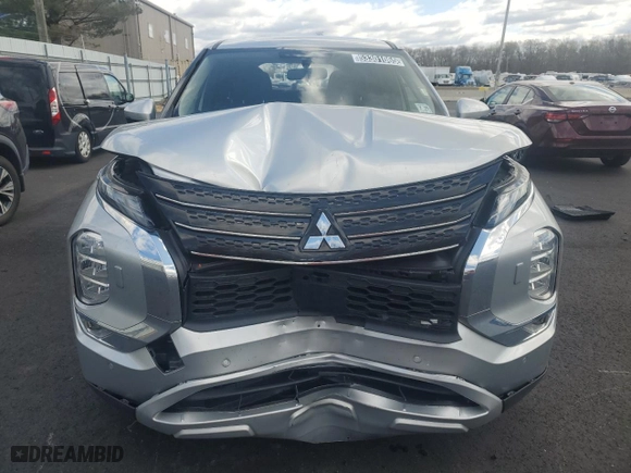 2024 Mitsubishi Outlander SE with VIN JA4J4VA82RZ058365, listed as a Copart auction lot 53301065 with 30,362 mi miles and Salvage Title. Bid and sale history available at carsss.com. Image 5.
