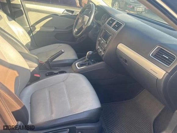 2013 Volkswagen Jetta Sedan Hybrid SE with VIN 3VW637AJ1DM296938, listed as a Copart auction lot 43277665 with 1 mi miles and Clean Title. Bid and sale history available at carsss.com. Image 5.