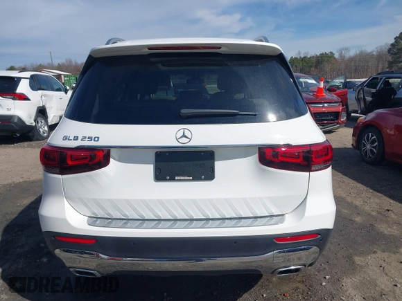 2020 Mercedes-Benz GLB 250 z VIN WDC4M4GB0LW010866, wystawiony jako IAAI lot #41720732 z przebiegiem 6 515 mil mil oraz . Historia ofert i sprzedaży dostępna na DreamBid. Obrazek 16.