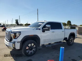 2024 GMC Sierra 2500HD Denali z VIN 1GT49REY4RF180118, wystawiony jako Copart lot #41777335 z przebiegiem 45 848 mil mil oraz Nie do naprawy • Non repairable. Historia ofert i sprzedaży dostępna na DreamBid. Obrazek 1.
