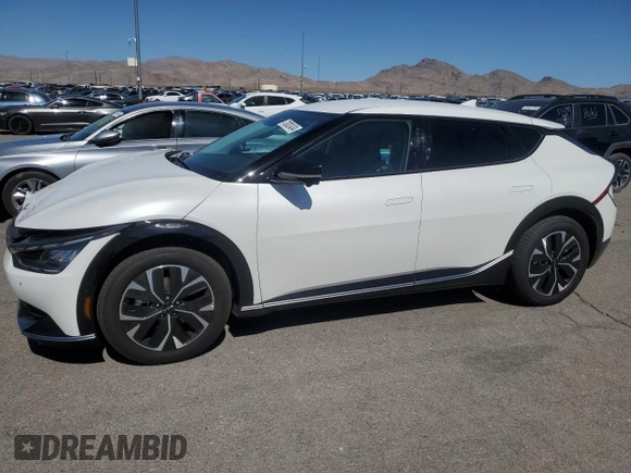 2024 Kia EV6 Wind with VIN KNDC34LAXR5213764, listed as a Copart auction lot 73032434 with 3,239 mi miles and Salvage Title. Bid and sale history available at carsss.com. Image 1.