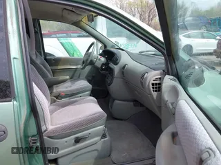 1998 Plymouth Voyager Grand SE z VIN 2P4GP44G9WR577063, wystawiony jako IAAI lot #41951898 z przebiegiem 171 759 mil mil oraz . Historia ofert i sprzedaży dostępna na DreamBid. Obrazek 5.