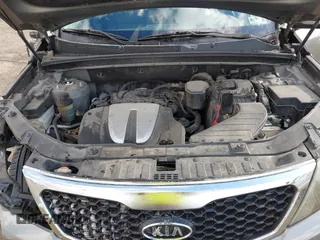 2011 Kia Sorento EX with VIN 5XYKUDA26BG123044, listed as a IAAI auction lot 42007811 with 193,657 mi miles. Bid and sale history available at carsss.com. Image 10.