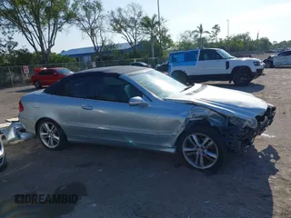 2008 Mercedes-Benz CLK 350 z VIN WDBTK56F98T098874, wystawiony jako IAAI lot #42236820 z przebiegiem 86 870 mil mil oraz . Historia ofert i sprzedaży dostępna na DreamBid. Obrazek 14.