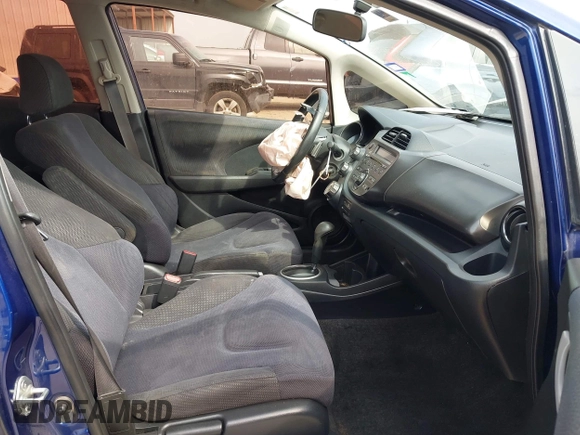 2013 Honda Fit Sport with VIN JHMGE8H54DC027896, listed as a IAAI auction lot 41933061 with 137,696 mi miles. Bid and sale history available at carsss.com. Image 5.