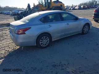 2015 Nissan Altima 2.5 with VIN 1N4AL3AP4FC280561, listed as a IAAI auction lot 41684704 with 130,991 mi miles. Bid and sale history available at carsss.com. Image 4.