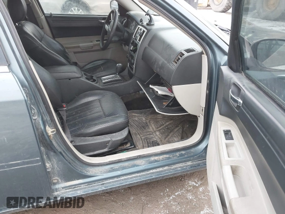 2005 Chrysler 300 with VIN 2C3JA43R85H662855, listed as a IAAI auction lot 41061588 with 1 mi miles. Bid and sale history available at carsss.com. Image 5.