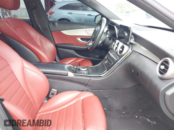 2019 Mercedes-Benz C 300 z VIN 55SWF8EB4KU318644, wystawiony jako IAAI lot #42627064 z przebiegiem 60 400 mil mil oraz . Historia ofert i sprzedaży dostępna na DreamBid. Obrazek 5.