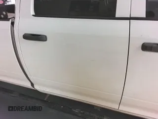 2017 Ram 2500 Tradesman z VIN 3C6TR5HT0HG771975, wystawiony jako IAAI lot #42801757 z przebiegiem 185 058 mil mil oraz . Historia ofert i sprzedaży dostępna na DreamBid. Obrazek 4.