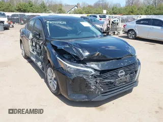 2024 Nissan Sentra S z VIN 3N1AB8BV3RY210734, wystawiony jako IAAI lot #42112568 z przebiegiem 34 227 mil mil oraz . Historia ofert i sprzedaży dostępna na DreamBid. Obrazek 1.