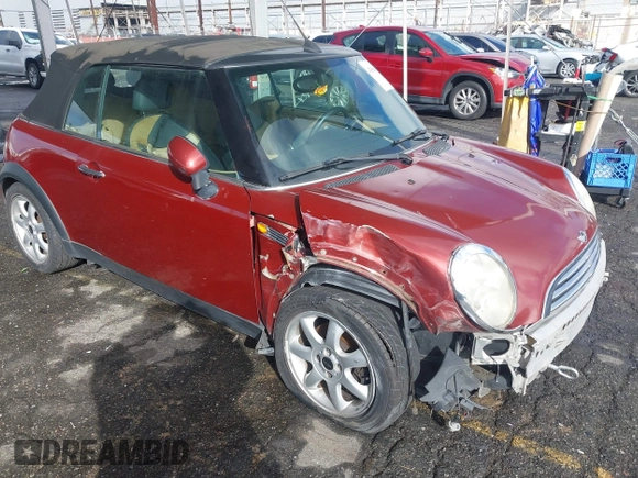2008 MINI Convertible z VIN WMWRF33568TG18657, wystawiony jako IAAI lot #41584033 z przebiegiem 127 437 mil mil oraz . Historia ofert i sprzedaży dostępna na DreamBid. Obrazek 1.