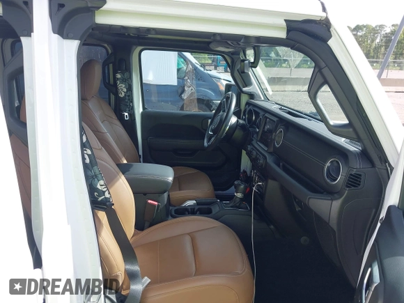 2021 Jeep Gladiator Overland z VIN 1C6HJTFG3ML584038, wystawiony jako IAAI lot #42634959 z przebiegiem 21 843 mil mil oraz . Historia ofert i sprzedaży dostępna na DreamBid. Obrazek 5.