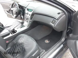 2011 Cadillac CTS z VIN 1G6DC5EY3B0107442, wystawiony jako IAAI lot #41918364 z przebiegiem 255 238 mil mil oraz . Historia ofert i sprzedaży dostępna na DreamBid. Obrazek 5.