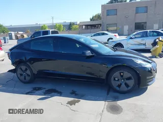 2021 Tesla Model 3 Standard Range Plus z VIN 5YJ3E1EA5MF939299, wystawiony jako IAAI lot #42146702 z przebiegiem 43 382 mil mil oraz . Historia ofert i sprzedaży dostępna na DreamBid. Obrazek 13.