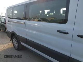 2024 Ford Transit Passenger XL z VIN 1FBAX2Y82RKA83426, wystawiony jako IAAI lot #42022011 z przebiegiem 36 531 mil mil oraz . Historia ofert i sprzedaży dostępna na DreamBid. Obrazek 13.