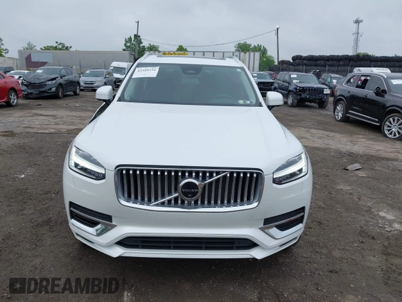 2023 Volvo XC90 Plus z VIN YV4H600N2P1975520, wystawiony jako IAAI lot #42389524 z przebiegiem 24 327 mil mil oraz . Historia ofert i sprzedaży dostępna na DreamBid. Obrazek 13.
