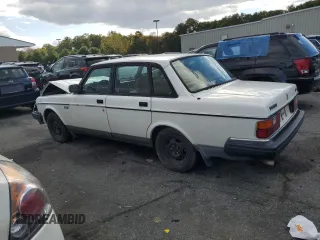 1993 Volvo 240 z VIN YV1AS8805P1479399, wystawiony jako Copart lot #72442804 z przebiegiem 163 003 mil mil oraz Szkody całkowita. Historia ofert i sprzedaży dostępna na DreamBid. Obrazek 2.