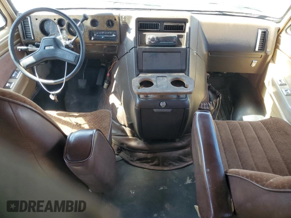 1985 Chevrolet Chevy Van z VIN 1GBEG25HXF7160399, wystawiony jako Copart lot #64115004 z przebiegiem 40 895 mil mil oraz Czysty tytuł • Clean title. Historia ofert i sprzedaży dostępna na DreamBid. Obrazek 8.