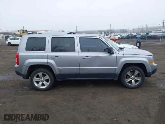 2017 Jeep Patriot High Altitude z VIN 1C4NJPFA9HD118354, wystawiony jako IAAI lot #41848700 z przebiegiem 82 624 mil mil oraz . Historia ofert i sprzedaży dostępna na DreamBid. Obrazek 13.