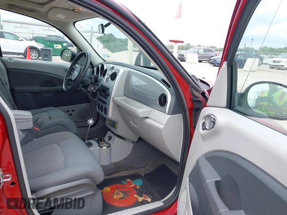 2010 Chrysler PT Cruiser z VIN 3A4GY5F91AT172207, wystawiony jako IAAI lot #42374498 z przebiegiem 39 064 mil mil oraz . Historia ofert i sprzedaży dostępna na DreamBid. Obrazek 5.
