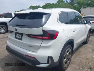 2023 BMW X1 xDrive28i с VIN WBX73EF06P5W91223, выставлен на аукционе IAAI как лот 42379129 с пробегом 9 982 миль миль и . История ставок и продаж доступна на DreamBid. Изображение 4.
