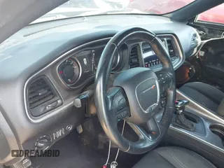 2019 Dodge Challenger SXT z VIN 2C3CDZAG5KH561606, wystawiony jako IAAI lot #41994950 z przebiegiem 97 615 mil mil oraz . Historia ofert i sprzedaży dostępna na DreamBid. Obrazek 21.