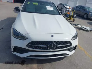 2024 Mercedes-Benz C 300 z VIN W1KAF4GB8RR227839, wystawiony jako IAAI lot #42079634 z przebiegiem 2 062 mil mil oraz . Historia ofert i sprzedaży dostępna na DreamBid. Obrazek 13.