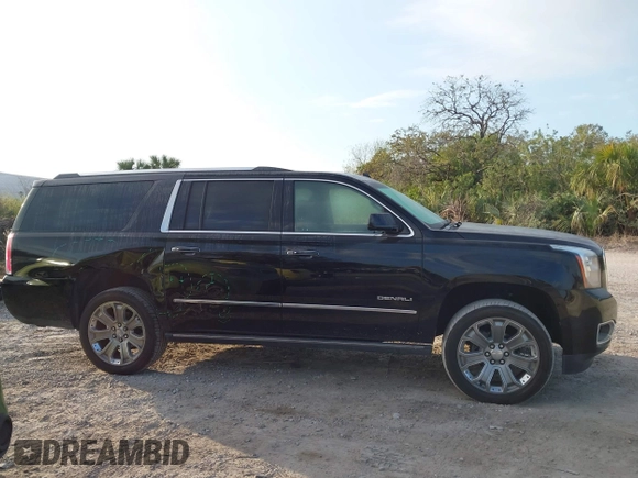 2019 GMC Yukon XL Denali with VIN 1GKS2HKJ2KR226275, listed as a IAAI auction lot 41552828 with 82,069 mi miles. Bid and sale history available at carsss.com. Image 14.