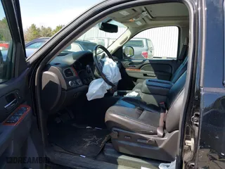 2012 Chevrolet Avalanche LT with VIN 3GNTKFE72CG160193, listed as a IAAI auction lot 42002570 with 147,030 mi miles. Bid and sale history available at carsss.com. Image 5.
