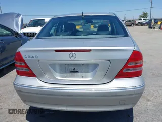 2002 Mercedes-Benz C 230/260/280/320 z VIN WDBRF61JX2F236248, wystawiony jako IAAI lot #42371901 z przebiegiem 204 981 mil mil oraz . Historia ofert i sprzedaży dostępna na DreamBid. Obrazek 16.