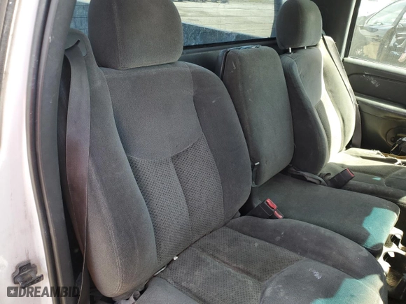 2004 Chevrolet Silverado 1500 Work Truck with VIN 1GCEC14V74E190705, listed as a Copart auction lot 54403205 with 305,407 mi miles and Clean Title. Bid and sale history available at carsss.com. Image 10.