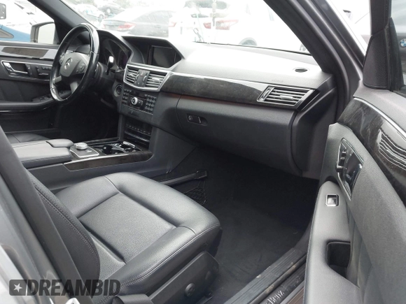 2010 Mercedes-Benz E-Class E 350 Luxury with VIN WDDHF5GB3AA074343, listed as a IAAI auction lot 42047130 with 127,000 mi miles. Bid and sale history available at carsss.com. Image 5.