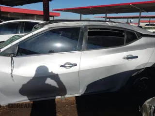 2019 Nissan Maxima Platinum z VIN 1N4AA6AV6KC363764, wystawiony jako IAAI lot #41506203 z przebiegiem 92 415 mil mil oraz . Historia ofert i sprzedaży dostępna na DreamBid. Obrazek 15.