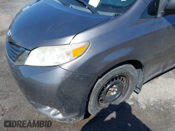 2011 Toyota Sienna LE with VIN 5TDJK3DC1BS016258, listed as a IAAI auction lot 41995140 with 200,903 mi miles. Bid and sale history available at carsss.com. Image 18.