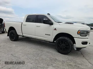 2024 Ram 2500 Laramie z VIN 3C6UR5FL4RG264988, wystawiony jako Copart lot #59959315 z przebiegiem 22 787 mil mil oraz Szkoda całkowita • Salvage title. Historia ofert i sprzedaży dostępna na DreamBid. Obrazek 4.