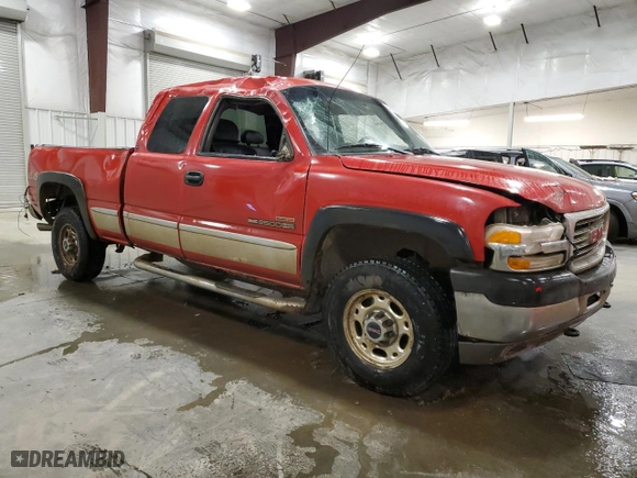 2002 GMC Sierra 2500HD with VIN 1GTHK29122E243125, listed as a Copart auction lot 84910974 with 221,764 mi miles and Salvage Title. Bid and sale history available at carsss.com. Image 4.