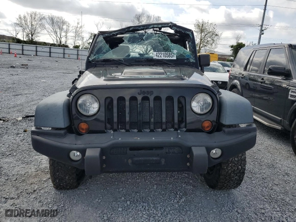 2013 Jeep Wrangler Unlimited Sahara with VIN 1C4HJWEG1DL612205, listed as a Copart auction lot 42210585 with 102,255 mi miles and Salvage Title. Bid and sale history available at carsss.com. Image 5.