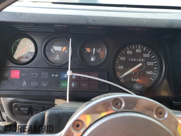 1992 Land Rover Defender with VIN SALLDHMF8HA905240, listed as a Copart auction lot 71372544 with 184,188 mi miles and Salvage title. Bid and sale history available at DreamBid. Image 9.