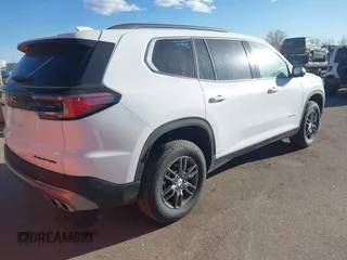 2025 GMC Acadia AWD Elevation z VIN 1GKENNRS5SJ153094, wystawiony jako IAAI lot #41535308 z przebiegiem 925 mil mil oraz . Historia ofert i sprzedaży dostępna na DreamBid. Obrazek 4.