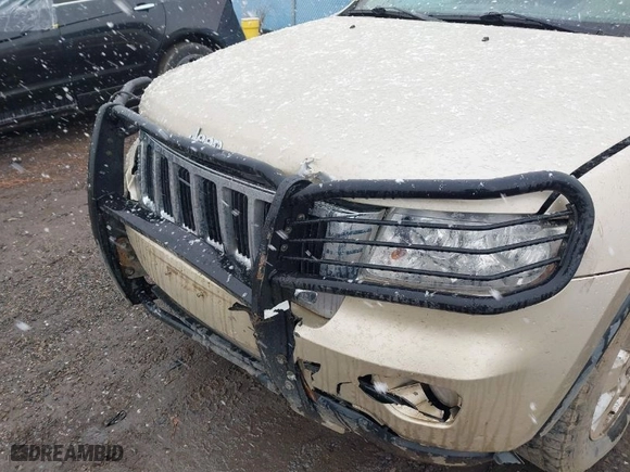 2011 Jeep Grand Cherokee Laredo with VIN 1J4RR4GG9BC563065, listed as a IAAI auction lot 41798136 with 192,149 mi miles. Bid and sale history available at carsss.com. Image 6.