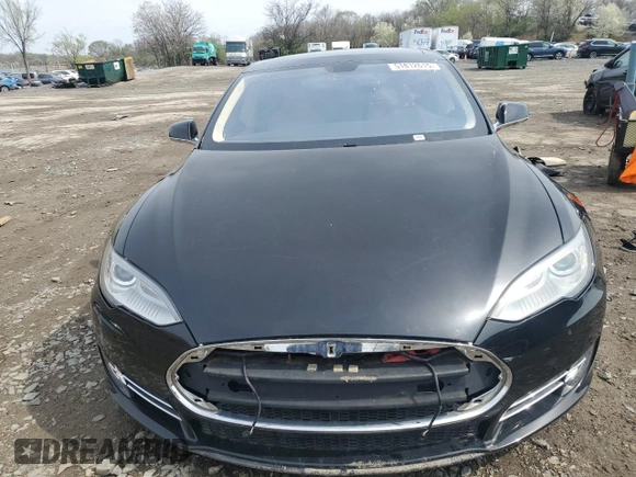 2013 Tesla Model S z VIN 5YJSA1CN8DFP22679, wystawiony jako Copart lot #51812615 z przebiegiem 1 211 mil mil oraz Czysty tytuł • Clean title. Historia ofert i sprzedaży dostępna na DreamBid. Obrazek 5.